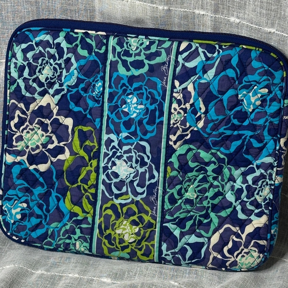 Vera Bradley Katalina Blues Quilted Laptop Travel Case w/Pocket & 3/4 Zip NWOT - Picture 5 of 16